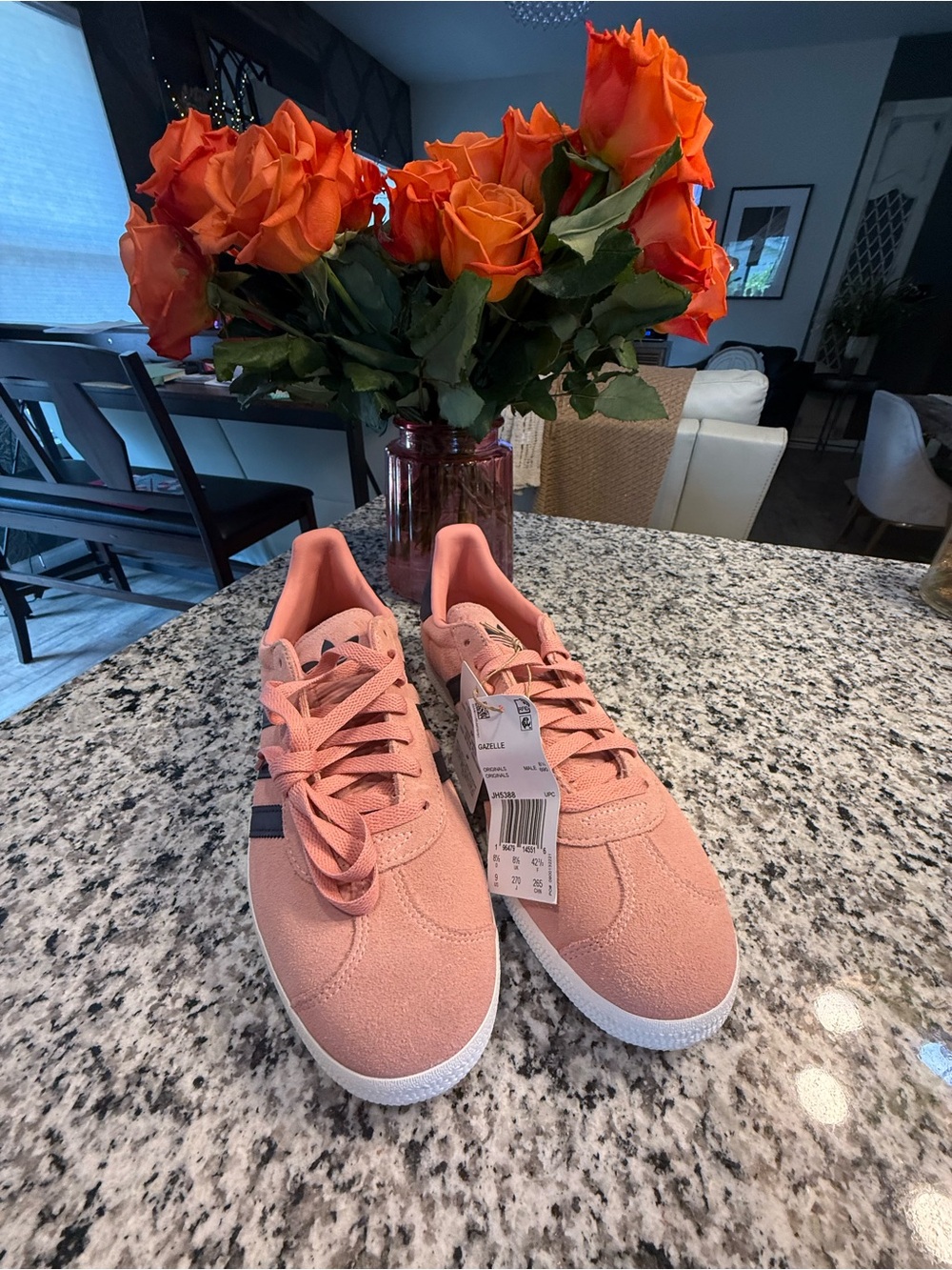 Womens 10 mens 9  Pink Suede Casual Sneakers - Stylish Everyday Comfort